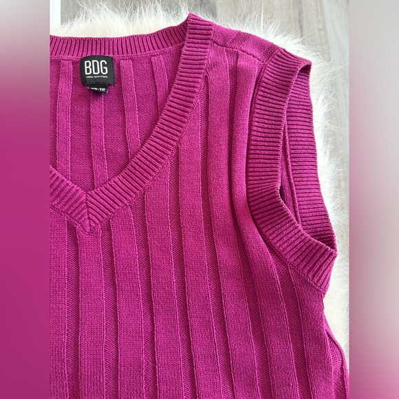 Magenta Crop Knit Vest - Picture 8 of 9